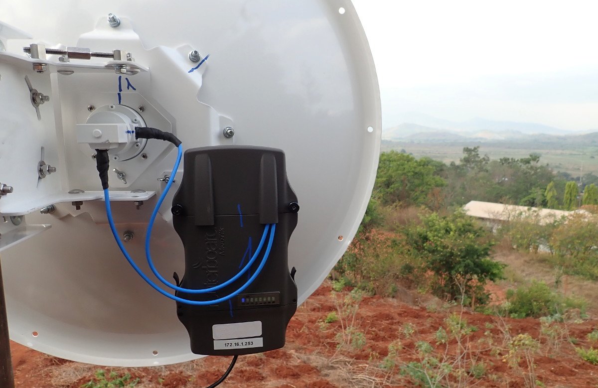 RHX configura e installa un ponte WiFi in Tanzania